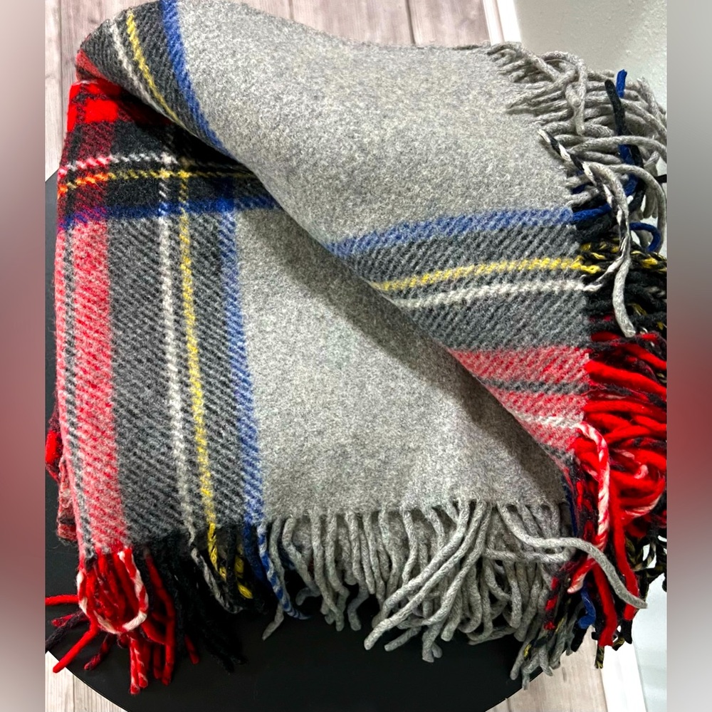 Vintage Reine Woole Genuine Wool Tartan Plaid Blanket Fringe Cozy Winter Decor - Picture 4 of 11